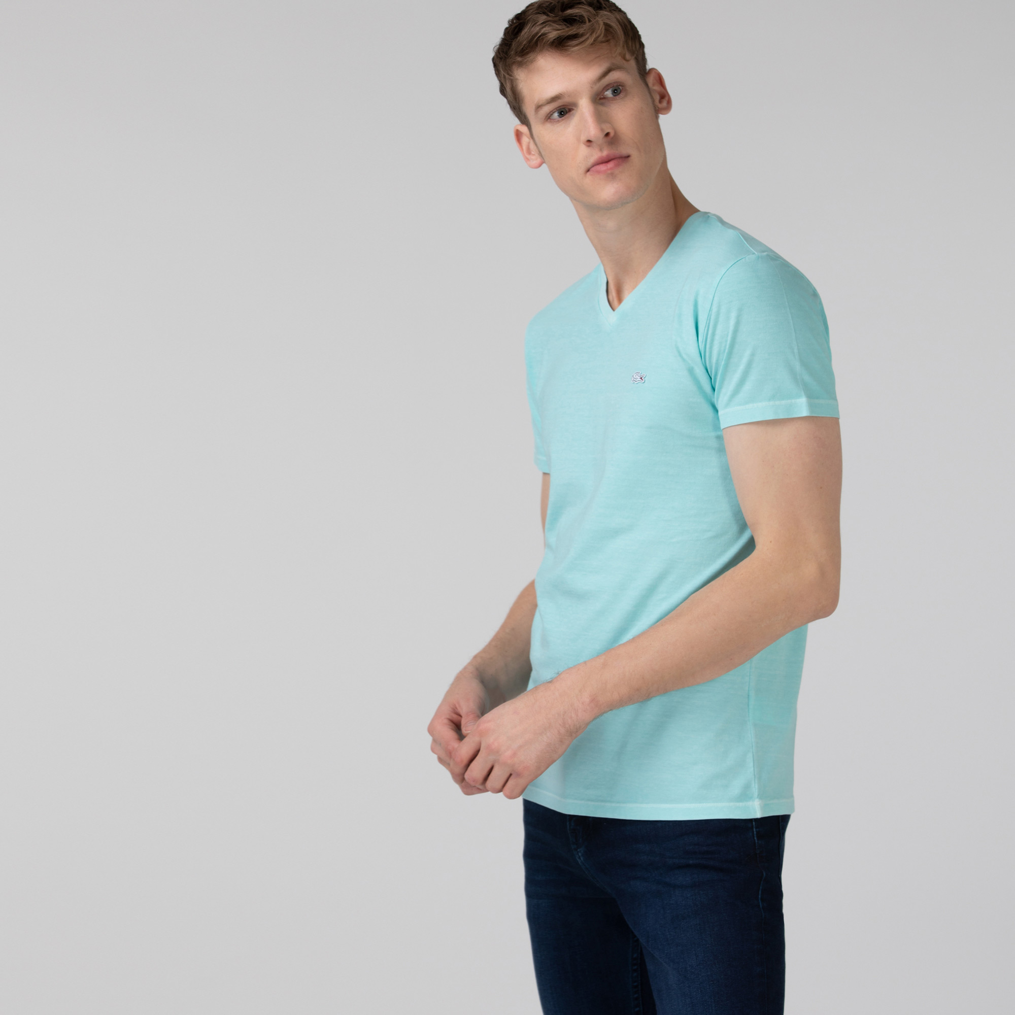 Lacoste Erkek Slim Fit V Yaka Açık Mavi T-Shirt. 1