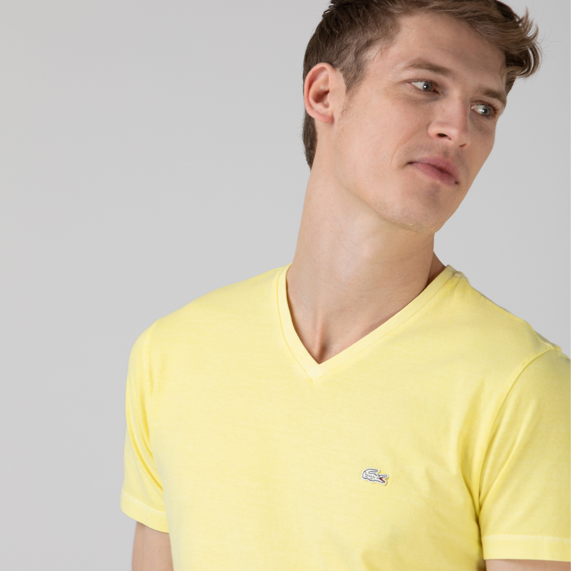 Lacoste Erkek Slim Fit V Yaka Sarı T-Shirt. 1