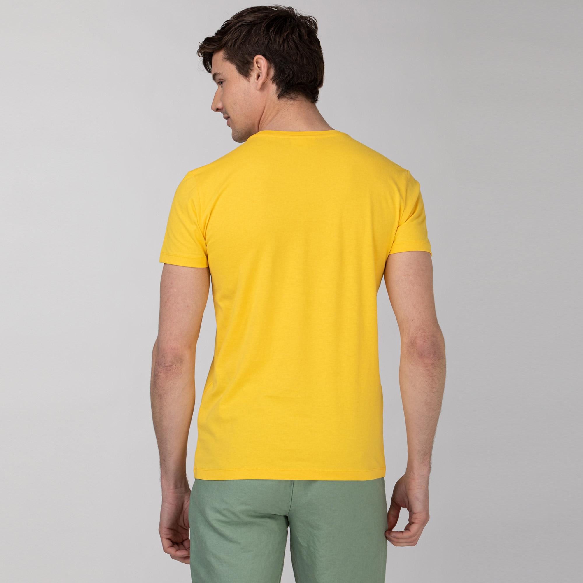 Lacoste Erkek Bisiklet Yaka Baskılı Sarı T-Shirt. 1