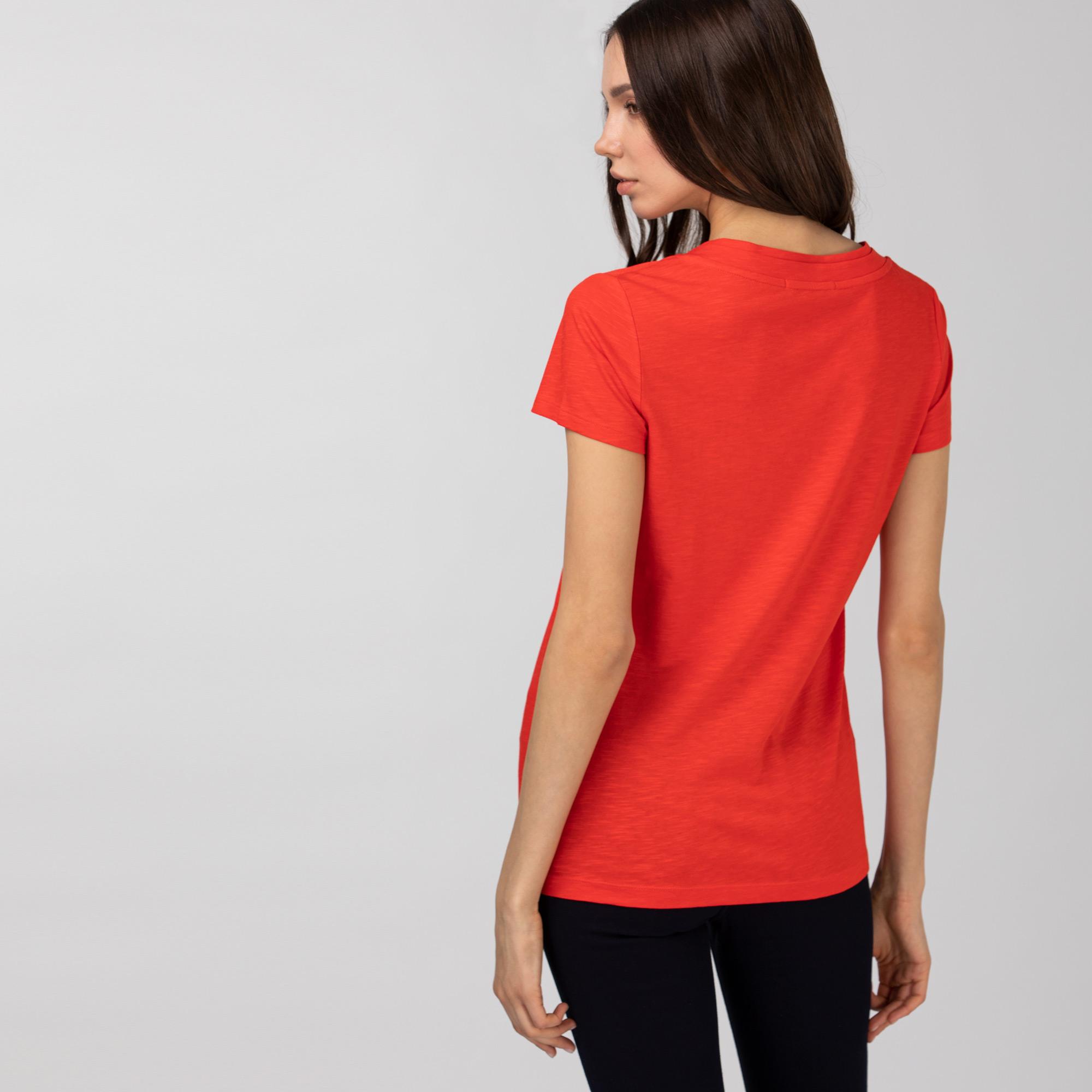 Lacoste Kadın Slim Fit V Yaka Kırmızı T-Shirt. 4