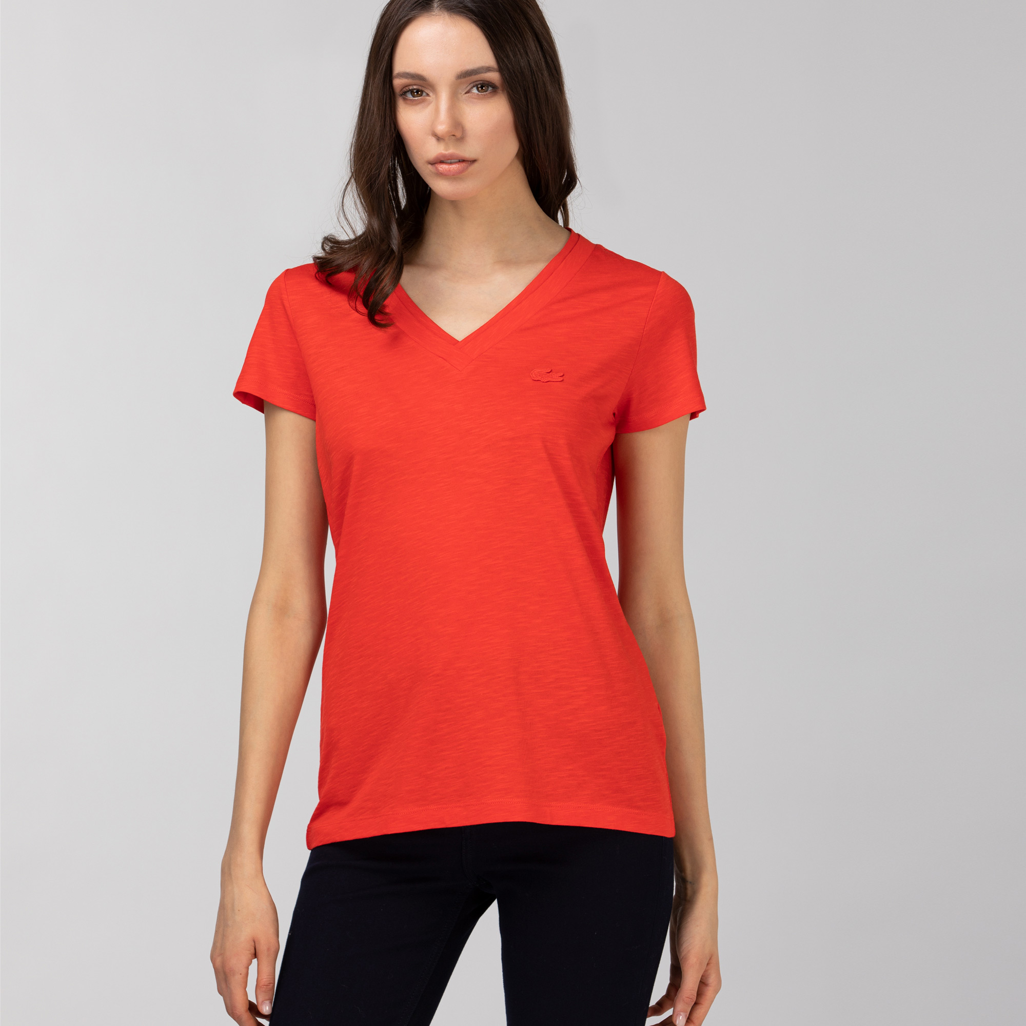 Lacoste Kadın Slim Fit V Yaka Kırmızı T-Shirt. 1