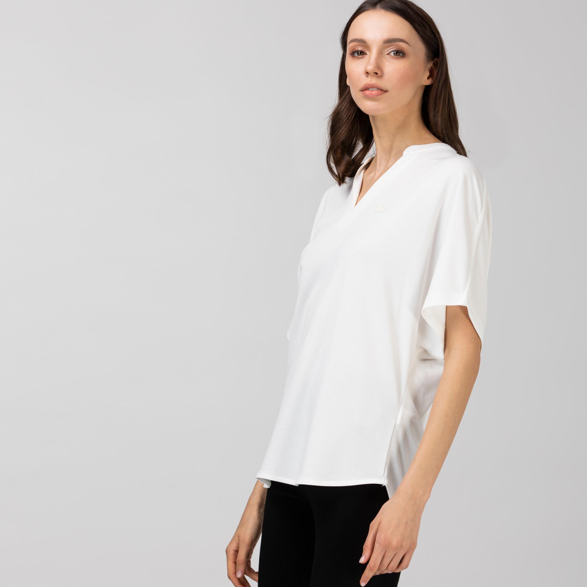 Lacoste Kadın Loose Fit V Yaka Beyaz T-Shirt. 1