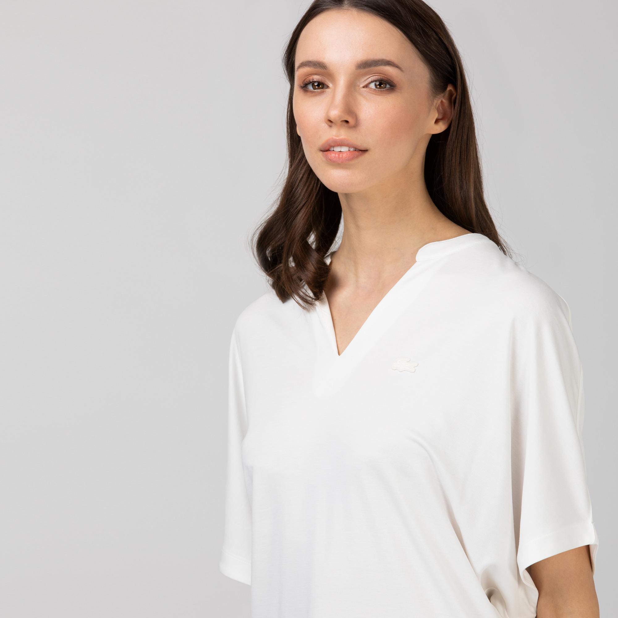Lacoste Kadın Loose Fit V Yaka Beyaz T-Shirt. 4