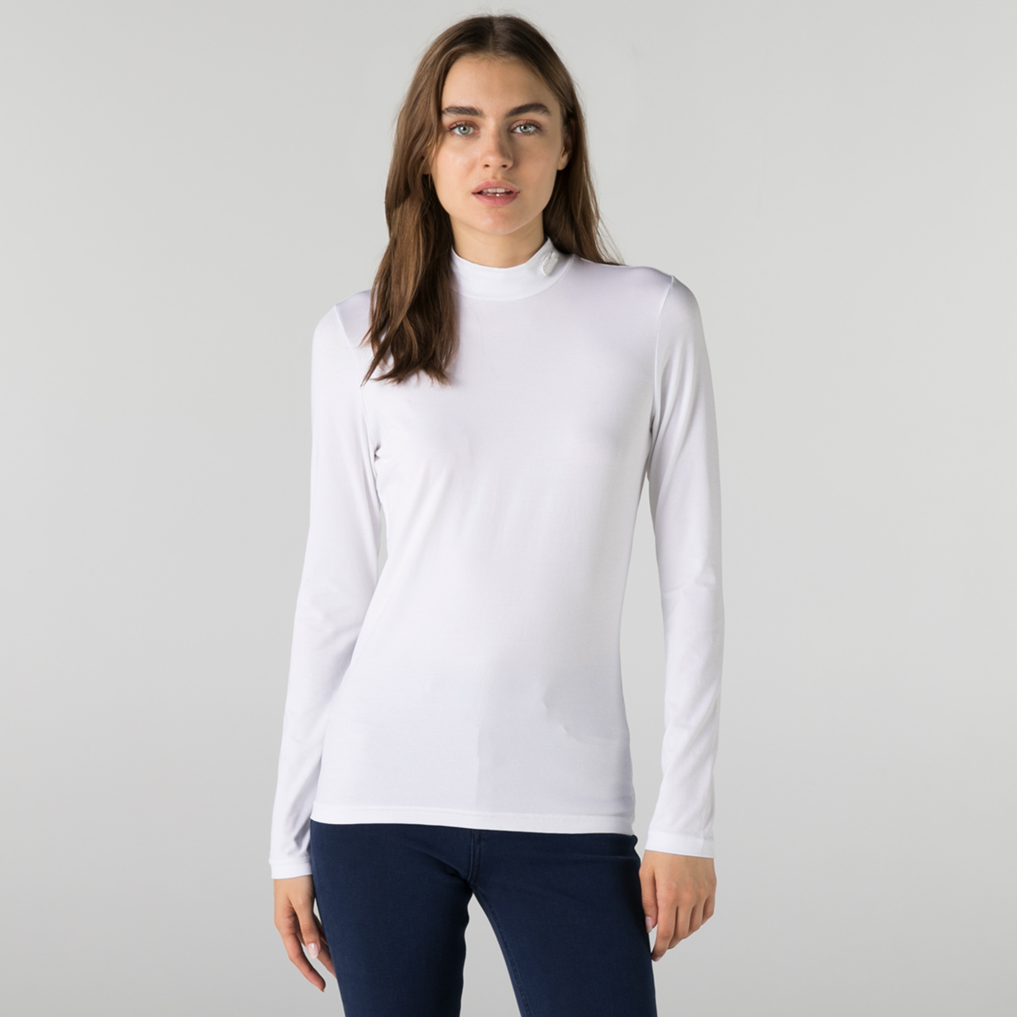 Lacoste Kadın Slim Fit Uzun Kollu Boğazlı Yaka Beyaz T-Shirt. 1