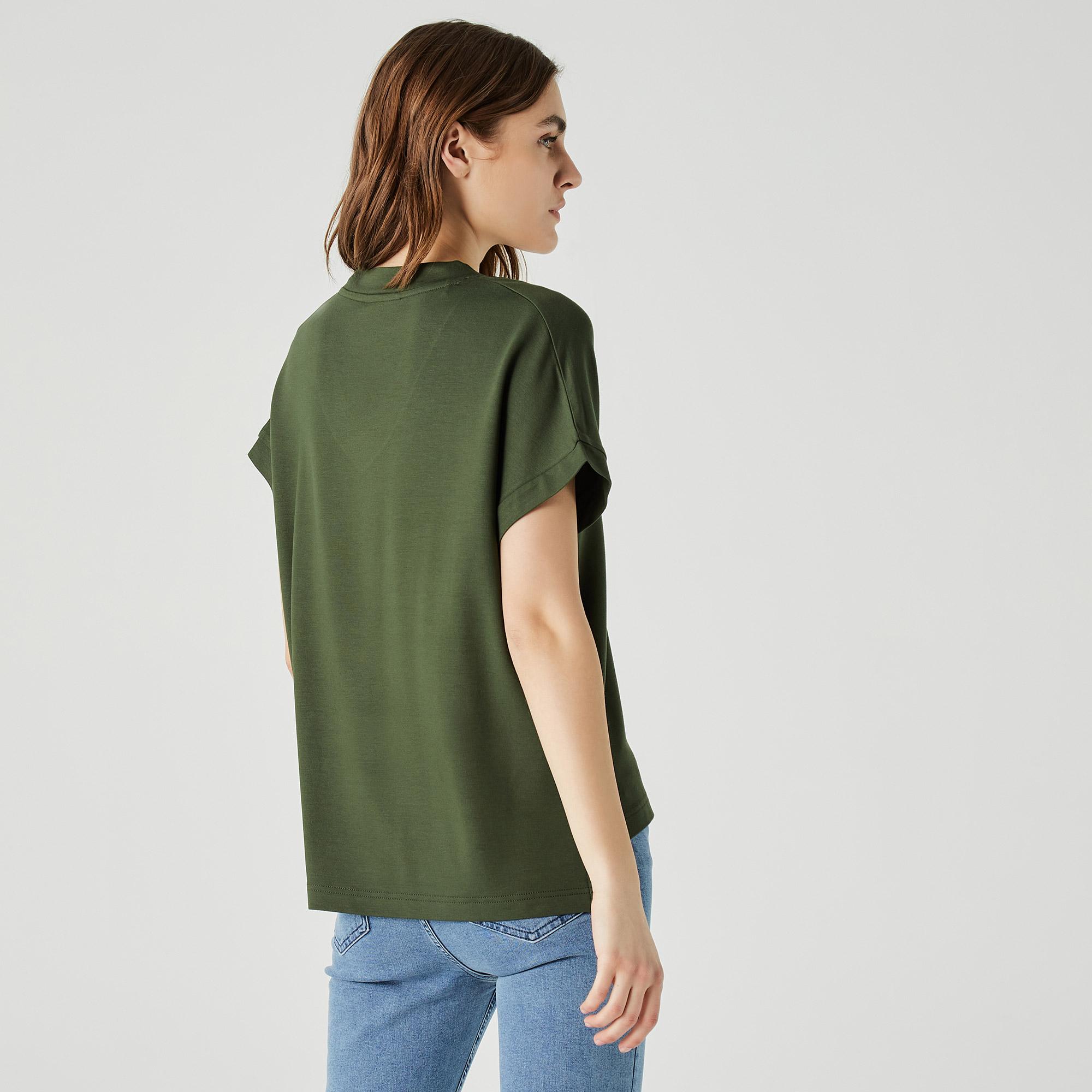Lacoste Kadın Relaxed Fit V Yaka Koyu Yeşil T-Shirt. 3