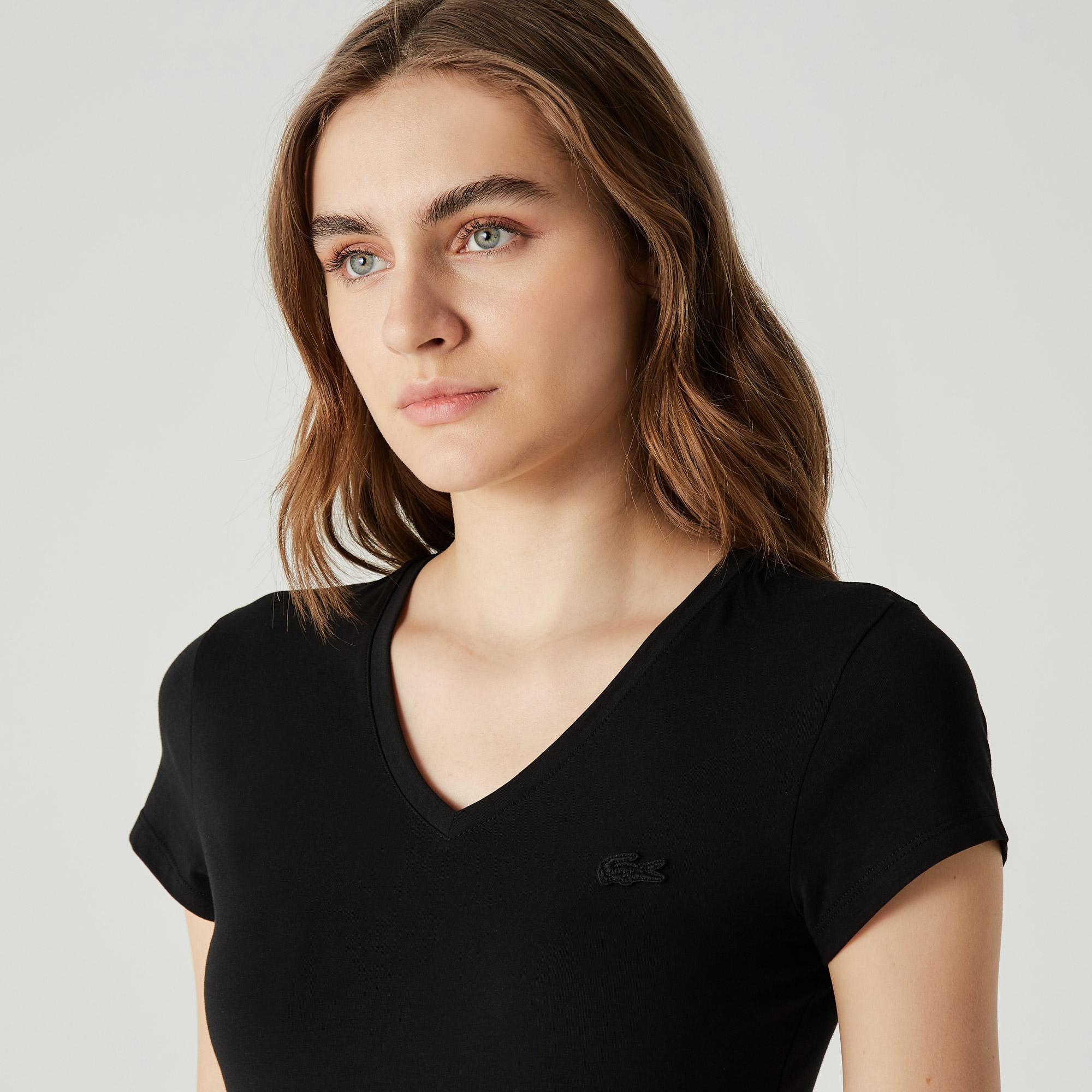 Lacoste Kadın Slim Fit V Yaka Siyah T-Shirt. 5