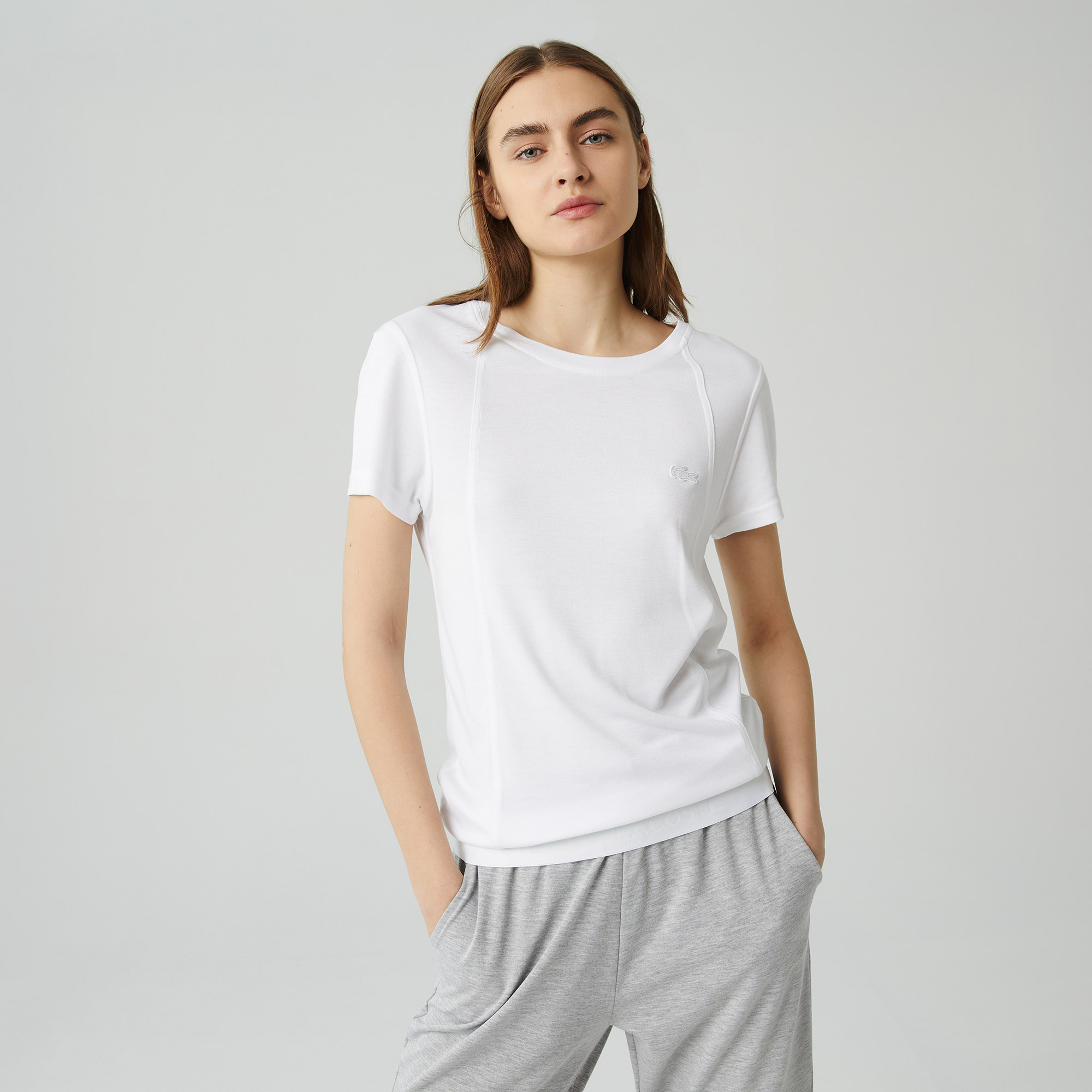 Lacoste Kadın Relaxed Fit Kayık Yaka Beyaz T-shirt. 1